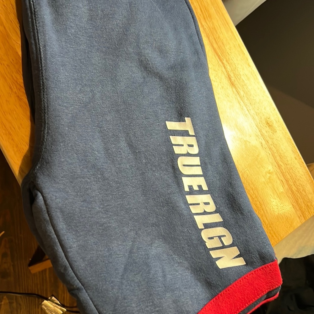 Navy blue True Religion sweatpants size large, never worn.